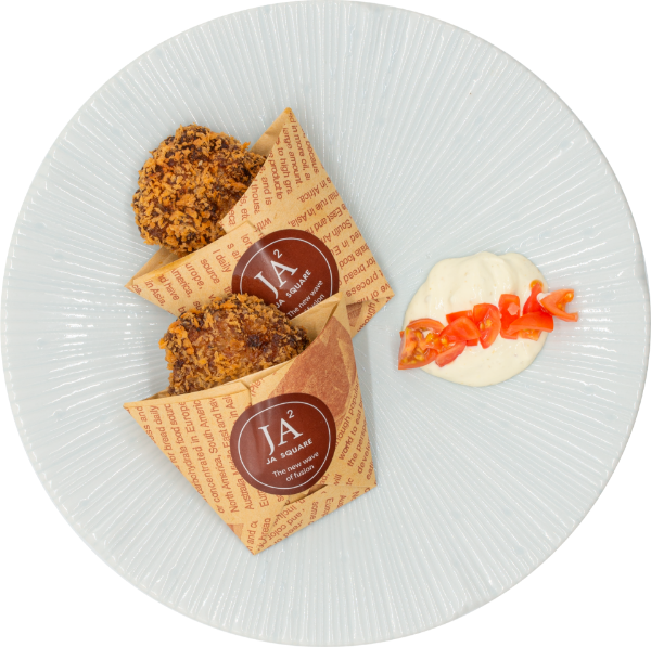 <p>Crispy Pork and Beef Patty - Red Cabbage Coleslaw - Spicy Mayo - BBQ sauce<br />
 </p>
